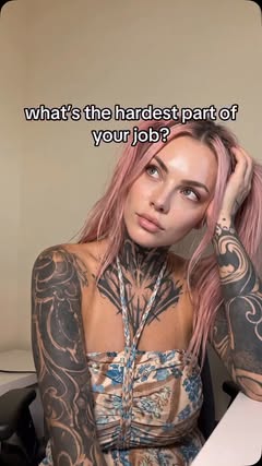 說實話…那是我以前的工作😅💕
現在每個人對我都很友善，我真的很喜歡這樣。🤍